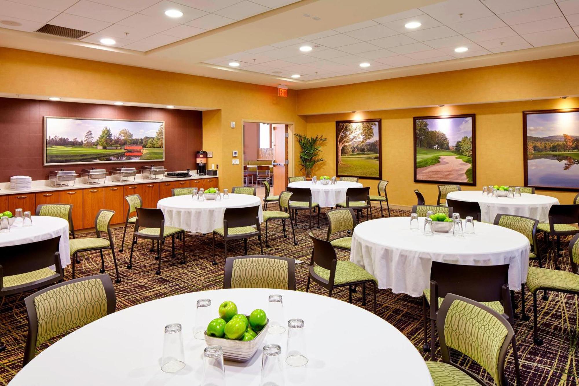 Springhill Suites By Marriott Pittsburgh Латроб Экстерьер фото